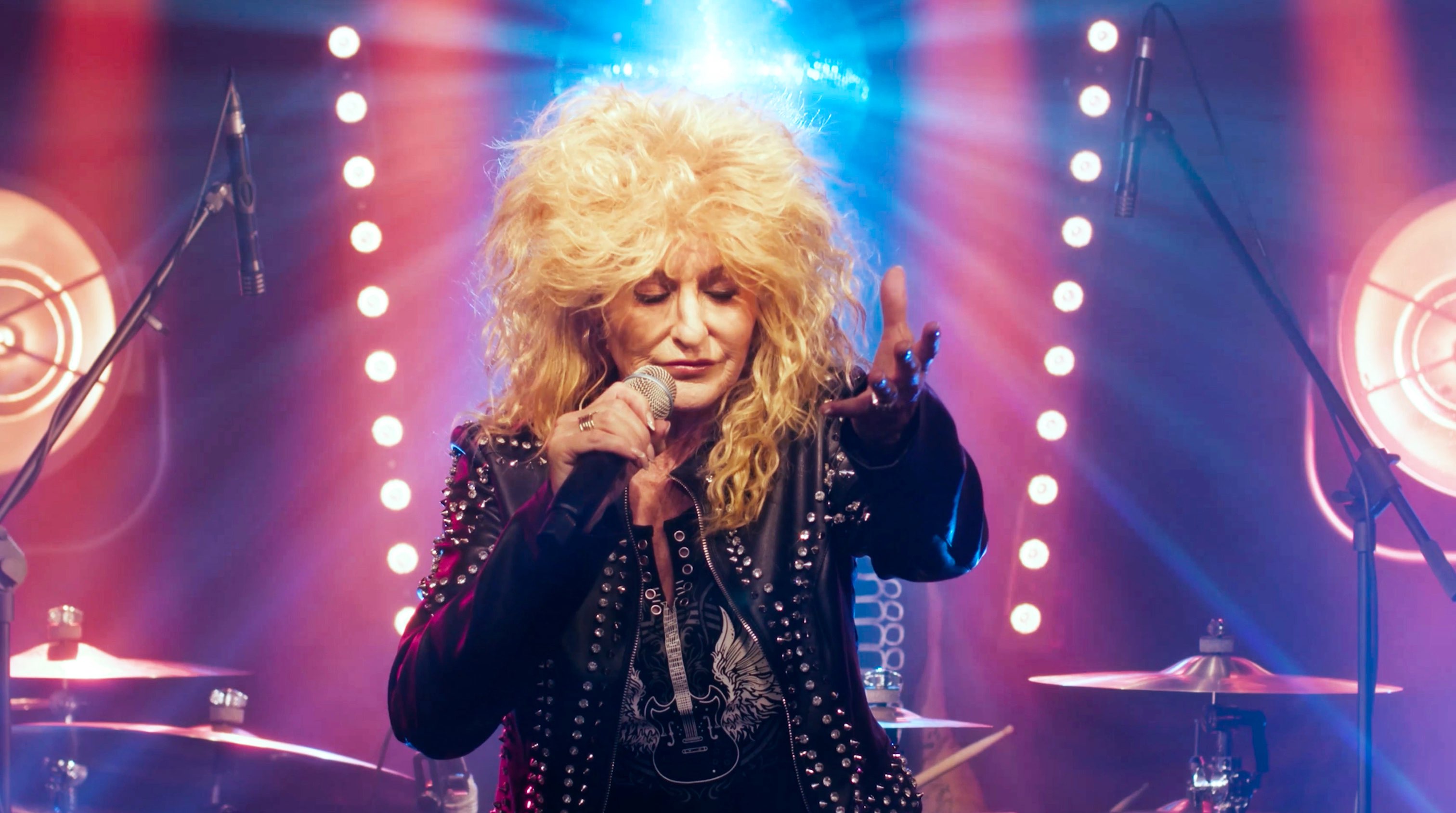 Julie Nevada performing in the Total Eclipse Bonnie Tyler tribute show